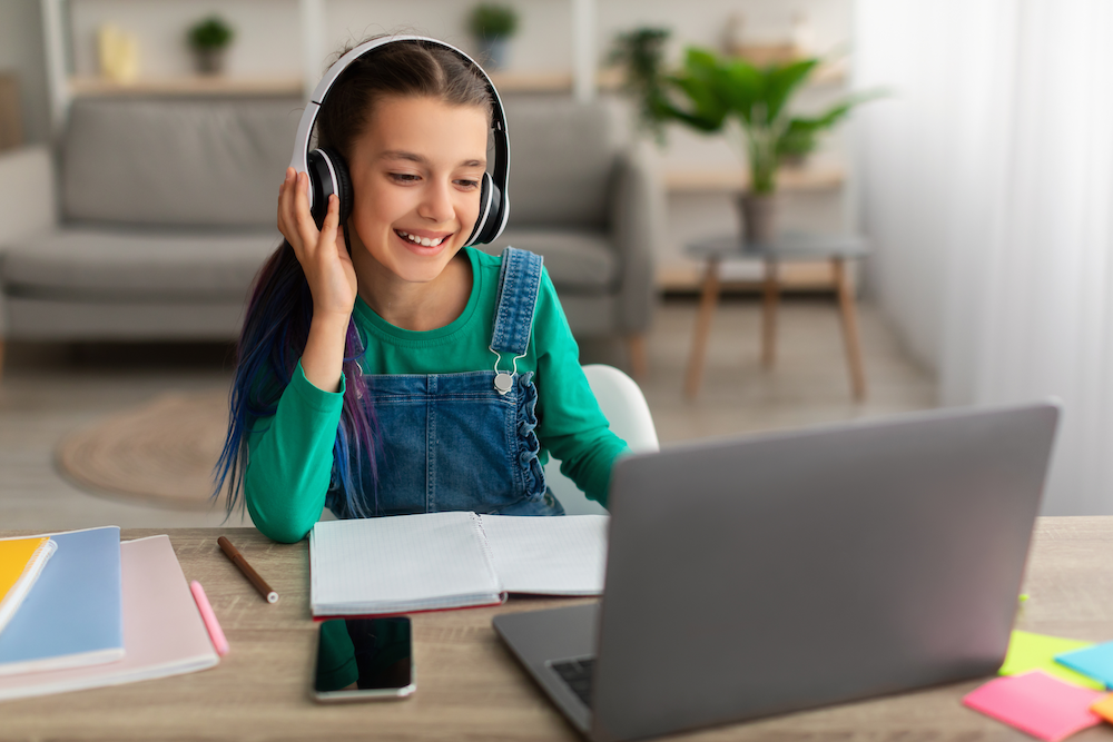 Elementary school student learning online